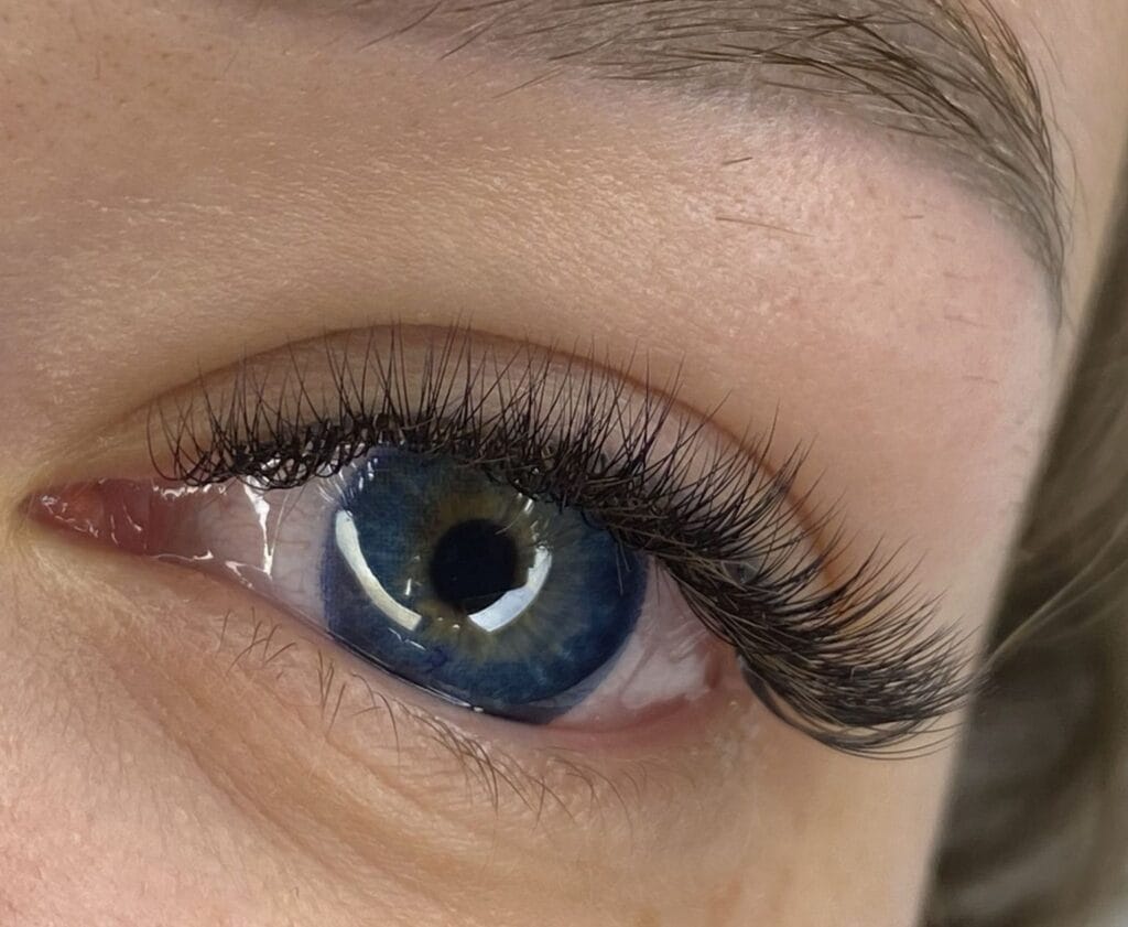Uzupełnianie rzęs - Kasia Grabowska Metamorfoza Maków Mazowiecki