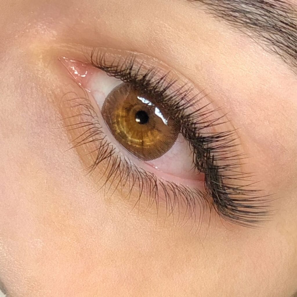 Przedłużanie rzęs metodą 2D - Kasia Grabowska Metamorfoza Maków Mazowiecki