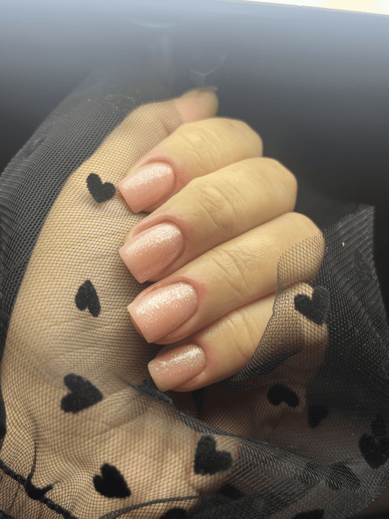 Manicure żelowy french w Kasia Grabowska Metamorfoza Maków Mazowiecki
