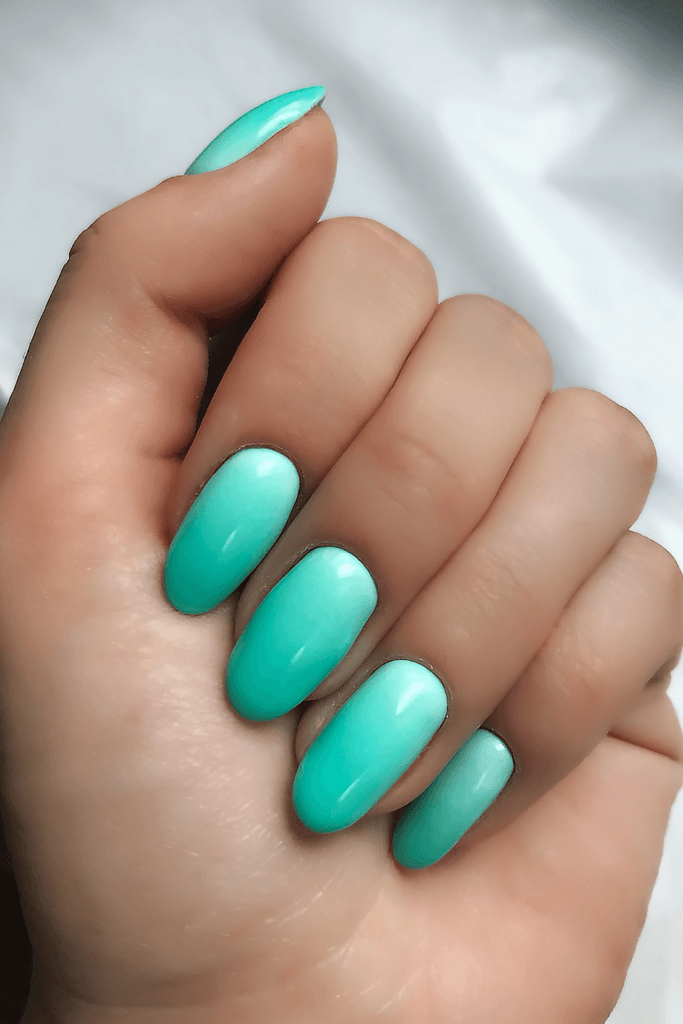Manicure hybrydowy z efektem ombre wykonany przez Kasia Grabowska Maków Mazowiecki