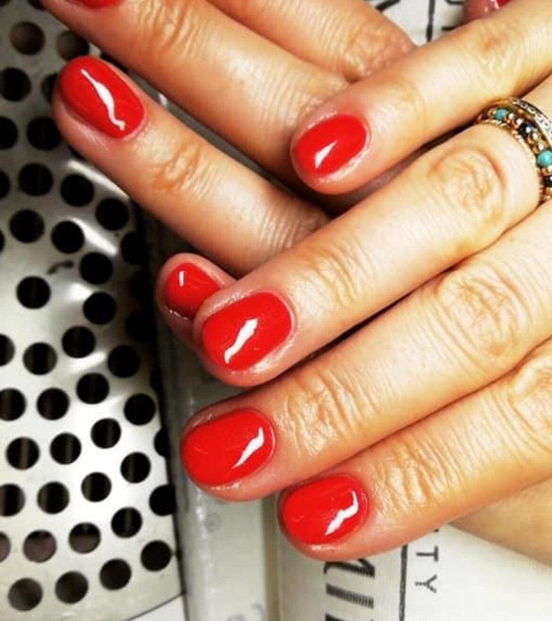 Manicure hybrydowy czerwony wykonany przez Kasia Grabowska Metamorfoza w Makowie Mazowieckim