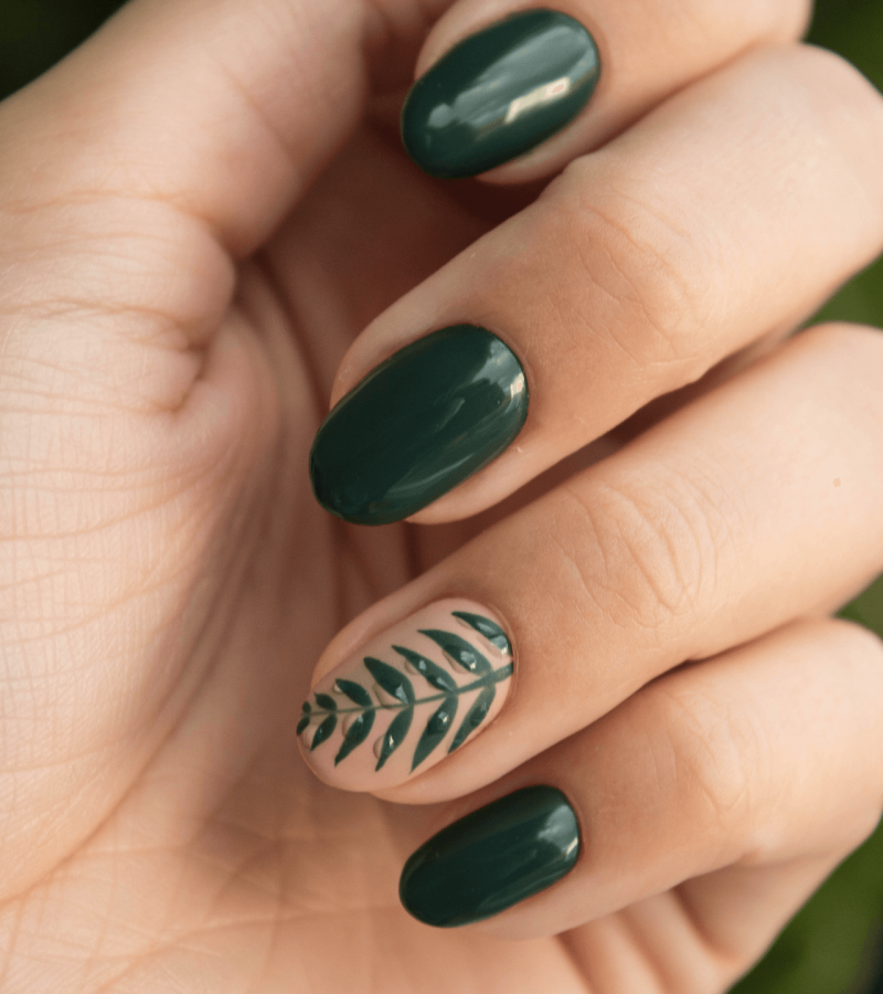 Nowoczesne paznokcie hybrydowe z efektem lustra - Kasia Grabowska Metamorfoza Maków Mazowiecki