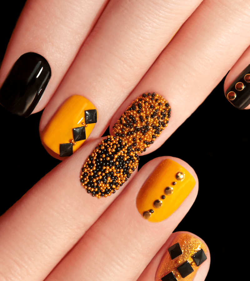 Manicure hybrydowy z artystycznymi wzorkami - Kasia Grabowska Metamorfoza Maków Mazowiecki